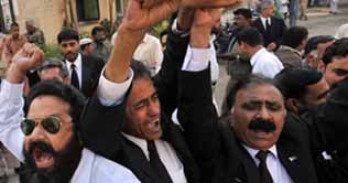Jauharabad:Lawyers lock up judges in court room 