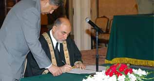  CJ FSC refuses to administer oath to newly-appointed judges