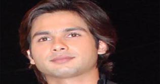 Shahid Kapoor joins PETA to promote vegetarianism
