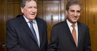  Holbrooke puts lame excuses for delay in Pakistan's aid