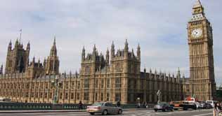 UK heads towards hung parliament after decades