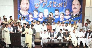 Lahore: Traders refuse to close shops at 8:00