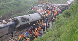 19 killed in China train derailment