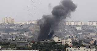 Gaza: Israel mounts air strikes after attacks