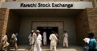 KSE plummets on selling pressure 