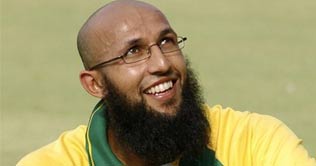 Hashim Amla becomes No.1 ODI batsman