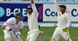 3rd day of Dubai Test: South Africa 139/2 at stumps