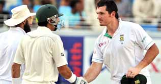 Younas, Misbah avoid defeat, Dubai test ends in draw