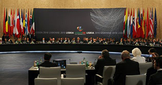 NATO leaders endorse 2014 Afghan exit plan