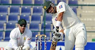Abu Dhabi Test: Pakistan 317/6 at stumps on Day 3