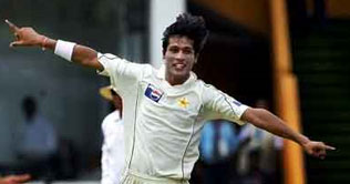 Lahore: Amir keeps world and religion alongside