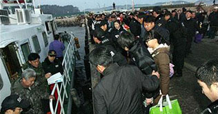  S Korea suspends aid to North after maritime clash