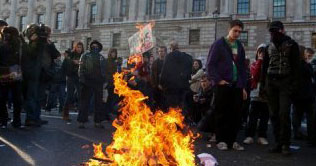 British students protest against tuition fee hikes