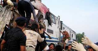  Indonesia: 35 killed in train crash
