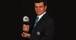 Aleem Dar wins ICC Umpire of the Year 2010 
