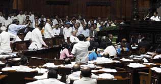 India: K'taka speaker disqualifies 16 dissident lawmakers