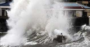  Typhoon Megi batters Philippine; 10 killed