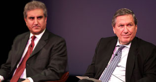 US should help resolve Kashmir issue for peace in region: Qureshi 