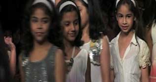 India: Children cat-walk in Wills fashion week