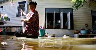 Thailand floods leave 57 dead