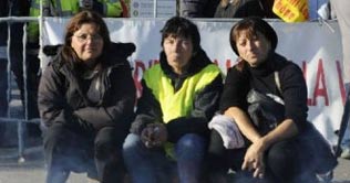 Strikes hit domestic flights in France