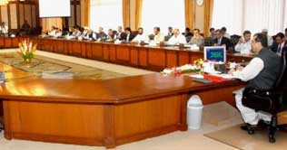  Food crisis looming large, warns Gilani