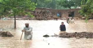 Dadu city inundated, flood waters rush towards Naseerabad 