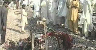 Multan: Train-Rickshaw Collision kills 5 In Shuja-abad