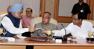 New Delhi: APC on Kashmir situation ends without consensus