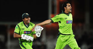 Storming Gul guides Pakistan to victory in third ODI