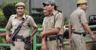  Two tourists shot near Delhi mosque