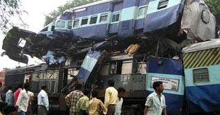 Central India train crash kills 20