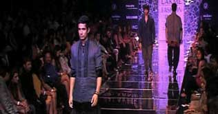 Manish Malhotra's collection featured in Mumbai fashion week