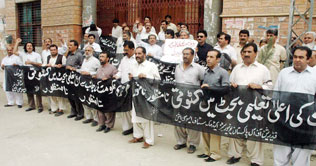 All Pakistan Universities Academic Staff observing 'Black Day'