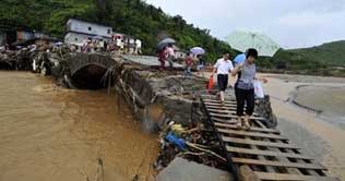  Typhoon Fanapi kills 55 in China