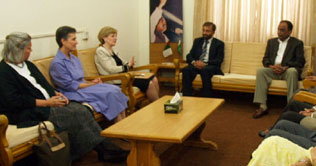 US envoy calls on MQM leaders