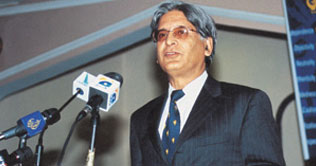  Musharraf cant return, even in 2040: Aitzaz 