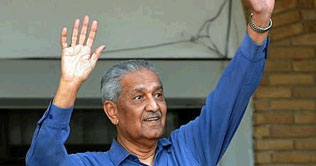 AQ Khan urges political parties to join hands 