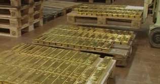 Gold prices record slight decrease