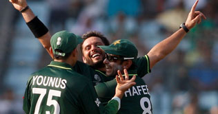 Afridi, Dilshan top at bowling and batting charts