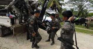 Two Filipino hostages released to fetched food 