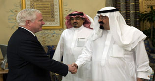 U.S. Defense Secretary meets Saudi King, reaffirms American support