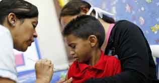 Millions of people get flu vaccine in Venezuela