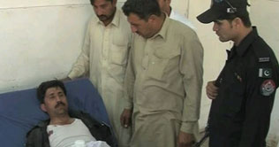 Peshawar: Two injured in bomb explosion near police car