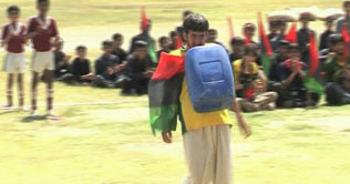 DI Khan: Student lifts 35 kgs with teeth 