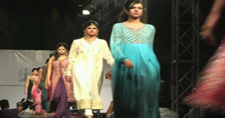 Lahore: Models walk the ramp in fashion show
