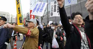 Japan: Thousands join anti-nuke protests
