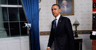 Obama pay surprise visit to Lincoln Memorial