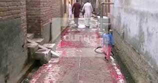 Hafizabad: Lover showers street with rose petals for girlfriend