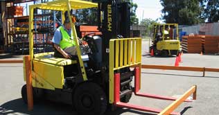 China: Car lifters perform stunts to improve reputation